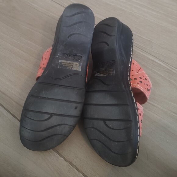 CLARKS BENDABLES LEATHER WEDGE SANDALS - Picture 5 of 7